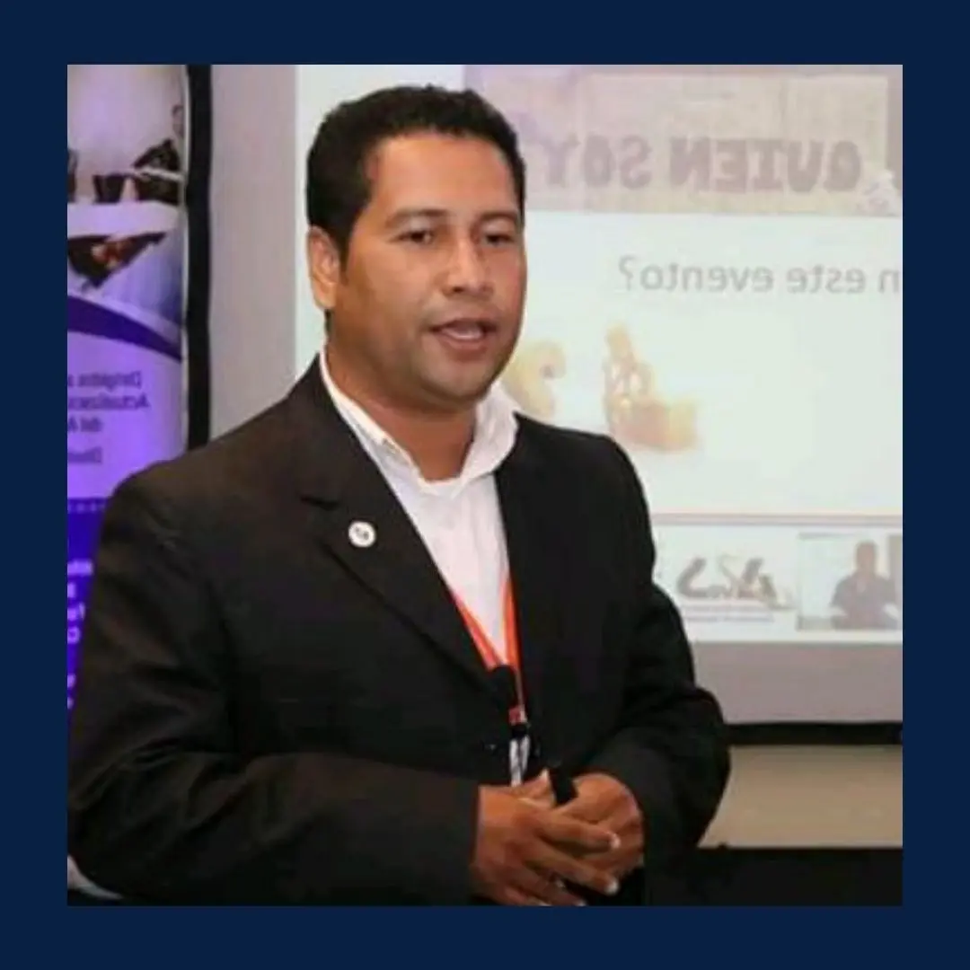 Instructor Luis Blanco